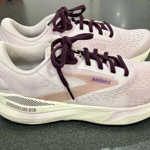 Brooks Women's Adrenaline 24 GTS Shoes - Light Pink and Dark Burgundy accent.